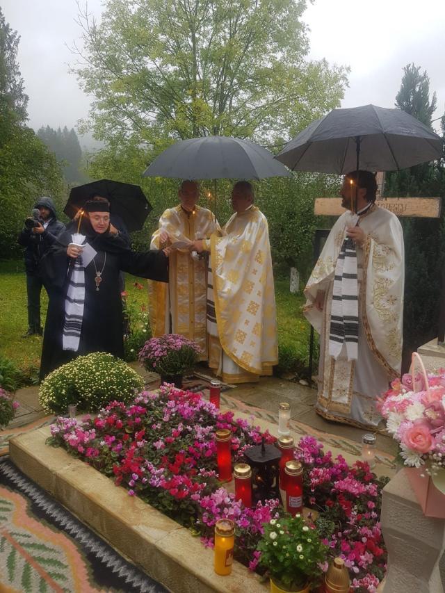 Preasfinţitul Părinte Ieronim, Episcopul Daciei Felix, a fost prezent duminică în mijlocul obștii de la Mănăstirea Voroneț