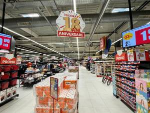 Auchan marchează 18 ani de la deschiderea primului magazin și sărbătorește, alături de clienți, cu peste 1.000 de oferte și reduceri senzaționale