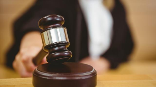 O fostă executoare judecătorească a fost condamnată pentru abuz și delapidarea a circa 200.000 de lei. Foto: Shutterstock