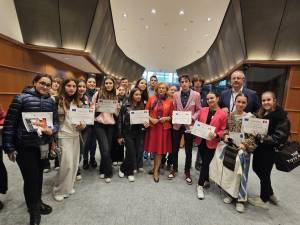 Antonia Seciu, laureată a „Festivalului Tinereții”, a fost premiată cu o excursie la Bruxelles de eurodeputatul Grapini