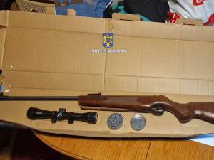 Șase arme neletale au fost ridicate la perchezițiile de vineri dimineață din județul Suceava