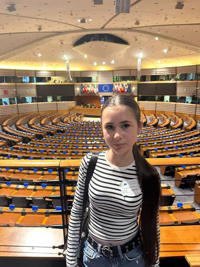 Antonia Seciu, laureată a „Festivalului Tinereții”, a fost premiată cu o excursie la Bruxelles