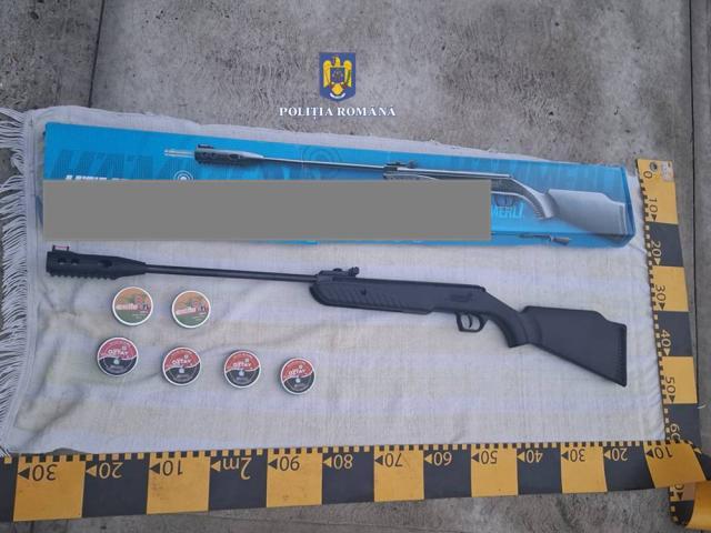 Șase arme neletale au fost ridicate la perchezițiile de vineri dimineață din județul Suceava