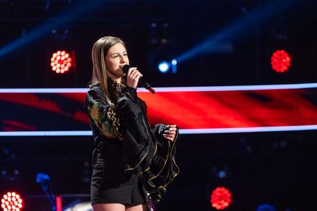 Lavinia Jitaru a făcut spectacol la Vocea României, cu o piesă a artistei Theo Rose. Foto Protv.ro