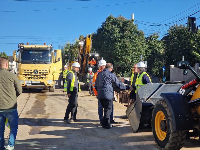 Gheorghe Flutur și Vasile Andriciuc au verificat stadiul lucrărilor la noile rețele de apă și canalizare din comuna Șcheia