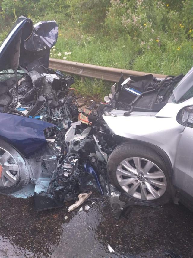Impactul dintre cele două mașini a fost foarte puternic
