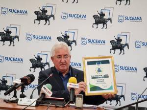 Primarul Sucevei, Ion Lungu, a prezentat și Eticheta primită în cadrul Misiunii „Orașe inteligente și neutre”