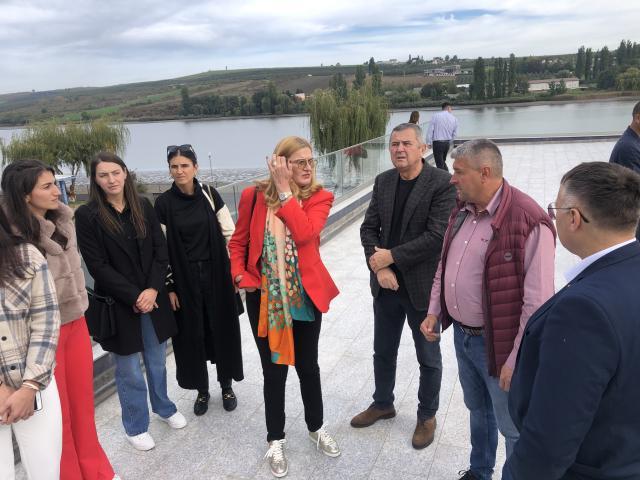 Elisabeta Lipă a vizitat noua Bază Nautică din Fălticeni și a anunțat deschiderea unui Centru Național de Canotaj pentru Juniori