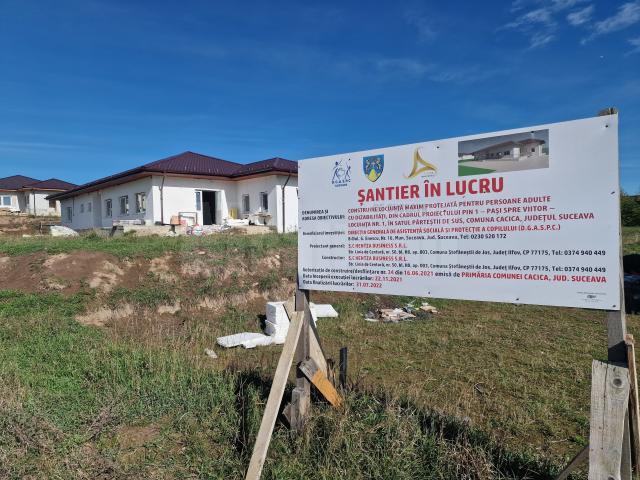 Gheorghe Flutur a verificat stadiul lucrărilor la locuintețel sociale pentru persoanele cu dizabilități care se construiesc în comuna Cacica