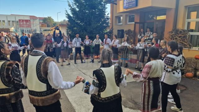 Târg de toamnă caritabil, organizat la Colegiul de Informatică „Spiru Haret”
