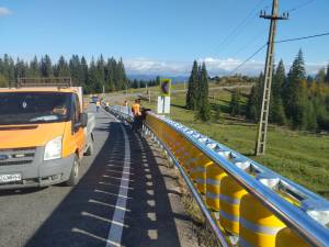 Parapetele din Pasul Tihuța montate în aceste zile