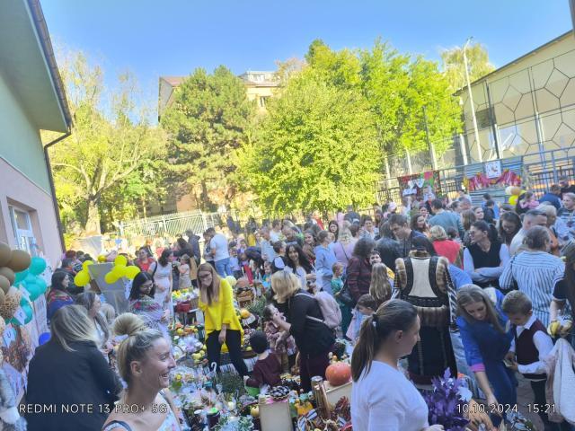 Grădinița ,,Prichindel” Suceava a organizat a VI-a ediție a Târgului de Toamnă, eveniment caritabil