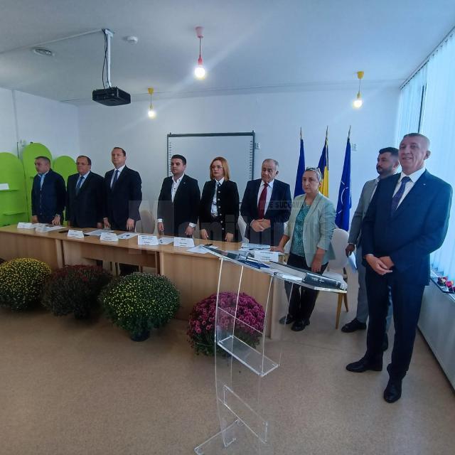 Primarul din Moara, instalat pentru al treilea mandat, în prezența actualului și viitorului președinte al CJ Suceava