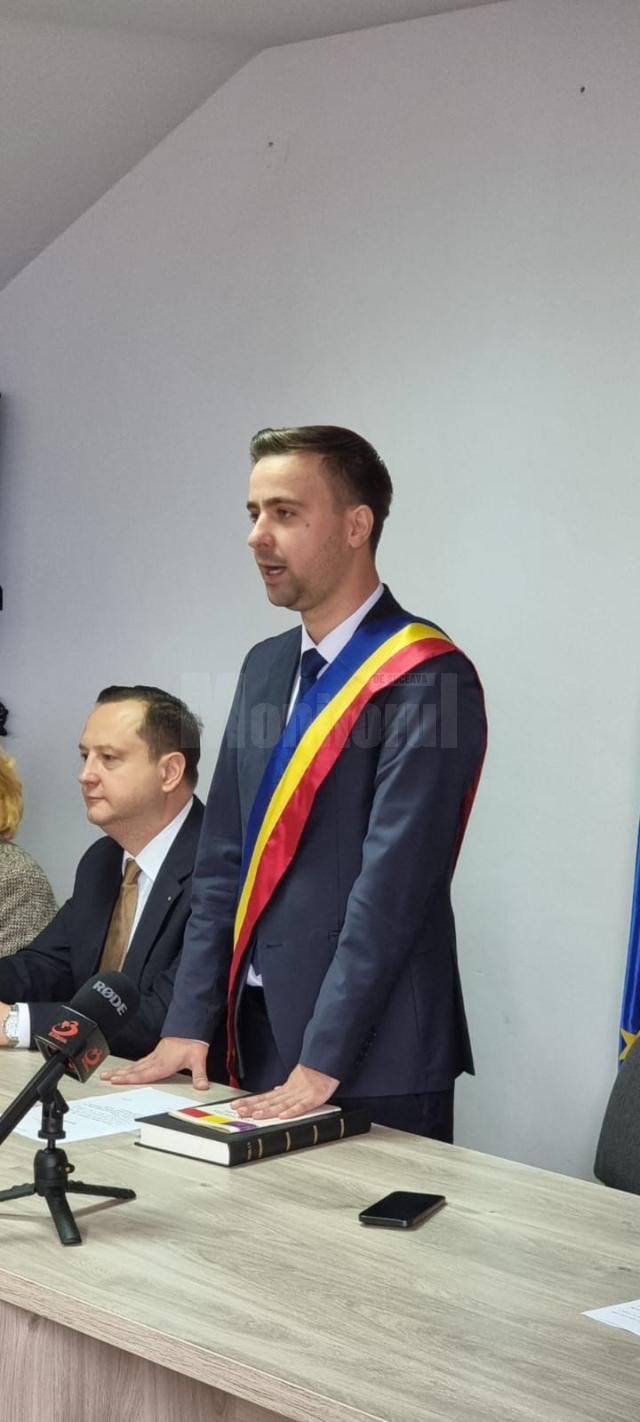 Primarul PNL din Salcea a depus jurământul pentru al doilea mandat alături de liderii județeni PSD