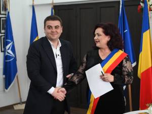 Viitorul presedinte al CJ Suceava, Gheorghe Șoldan și primarul Violeta Țăran