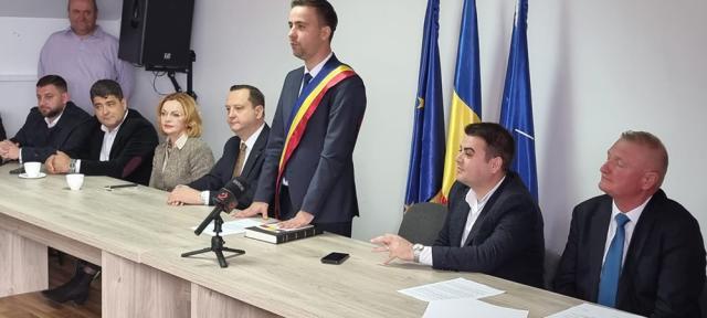 Primarul PNL din Salcea, Ezekiel Belțic, a depus jurământul pentru al doilea mandat alături de liderii județeni PSD