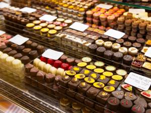 Dolciano, locație inspirată de rafinamentul ciocolateriilor internaționale, se deschide la Iulius Mall Suceava