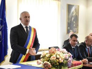 Primarul Vasile Iliuț a depus jurământul pentru al doilea mandat la conducerea orașului Vicovu de Sus