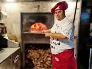 Sergiu Iftodi, managerul pizzeriei Industrial Pizza din Suceava, a participat la a treia ediție a Campionatului Internațional de Pizza