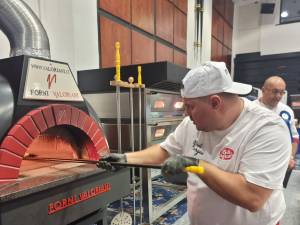 Sergiu Iftodi, managerul pizzeriei Industrial Pizza din Suceava, a participat la a treia ediție a Campionatului Internațional de Pizza