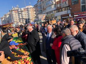 Ion Lungu, umăr la umăr cu echipa PSD, la Târgul Mărului de la Fălticeni