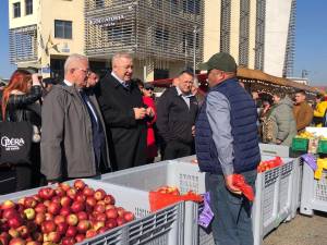 Ion Lungu, umăr la umăr cu echipa PSD, la Târgul Mărului de la Fălticeni