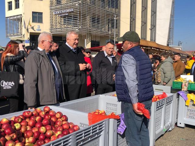 Ion Lungu, umăr la umăr cu echipa PSD, la Târgul Mărului de la Fălticeni