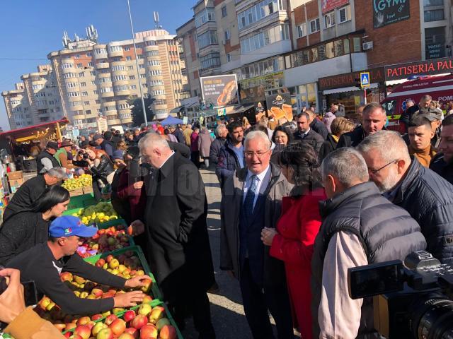 Ion Lungu, umăr la umăr cu echipa PSD, la Târgul Mărului de la Fălticeni