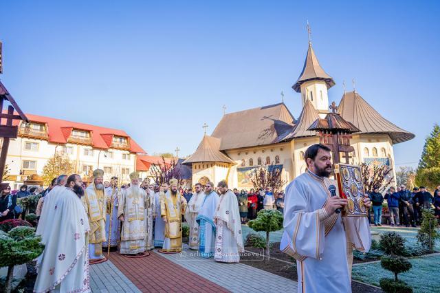 Trei ierarhi au sfințit „Casa Bunicilor” la Mănăstirea Bogdănești