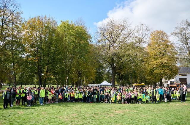 Plantare de arbori cu peste 350 de voluntari la Mitocu Dragomirnei