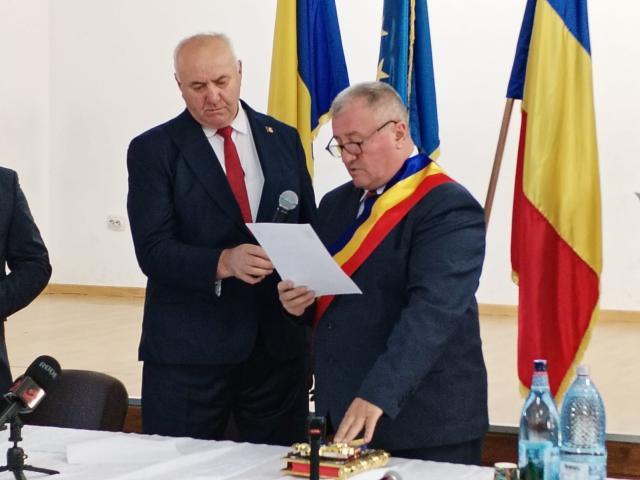 Primarul din Cornu Luncii, Gheorghe Fron, a preluat al șaselea mandat cu promisiunea că va continua dezvoltarea acestei comune