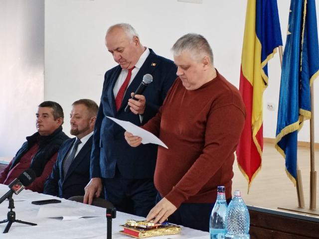 Primarul din Cornu Luncii, Gheorghe Fron, a preluat al șaselea mandat cu promisiunea că va continua dezvoltarea acestei comune