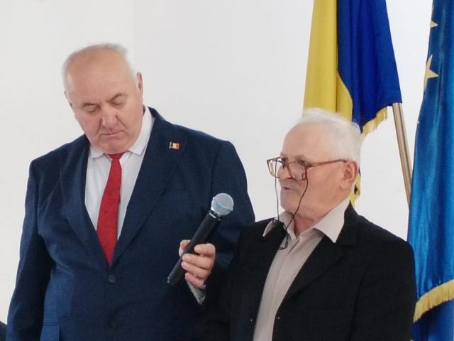 Primarul din Cornu Luncii, Gheorghe Fron, a preluat al șaselea mandat cu promisiunea că va continua dezvoltarea acestei comune