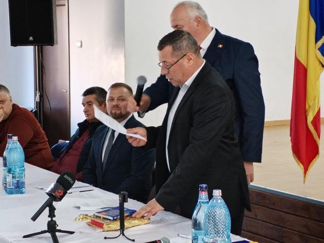 Primarul din Cornu Luncii, Gheorghe Fron, a preluat al șaselea mandat cu promisiunea că va continua dezvoltarea acestei comune