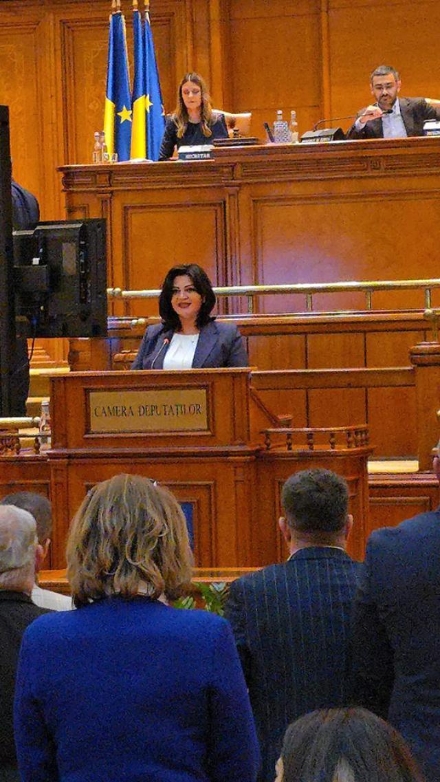 Președinta Organizației de Femei a PSD Suceava, Larisa Blanari, și-a preluat, marți, mandatul de deputat și a depus jurământul în plenul Parlamentului