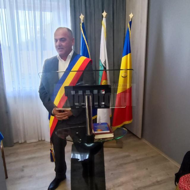 Primarul PNL Dan Chidoveț și cei 15 consilieri au depus jurământul de credință