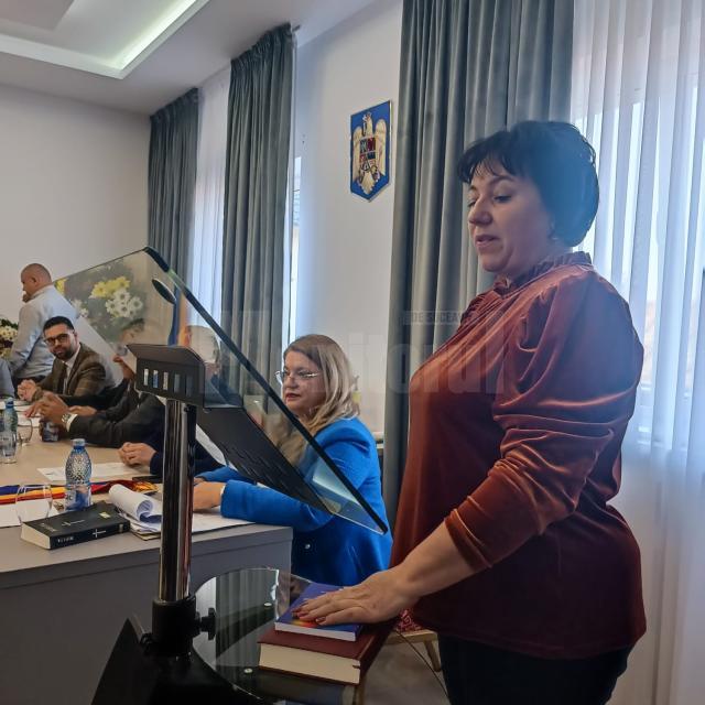 Primarul PNL Dan Chidoveț și cei 15 consilieri au depus jurământul de credință