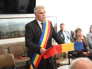 Primarul din Câmpulung Moldovenesc, Mihăiță Negură, a fost învestit, miercuri, în funcție