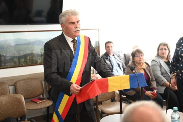 Primarul din Câmpulung Moldovenesc, Mihăiță Negură, a fost învestit, miercuri, în funcție