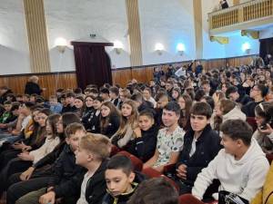 Prelegeri despre riscurile consumului de droguri, pentru elevii de la Colegiul Hurmuzachi