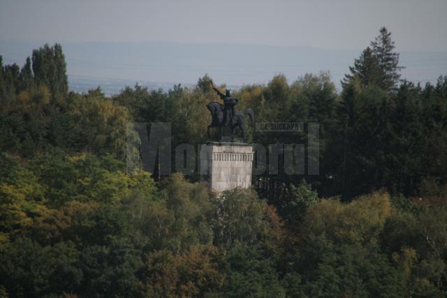 Muncitor mort pe loc după ce un trunchi de copac i-a căzut în cap, în apropiere de statuia ecvestră a lui Ștefan cel Mare