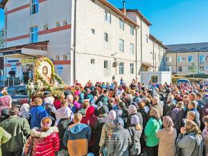 A doua zi de procesiune în Arhiepiscopia Sucevei și Rădăuților cu moaștele Sfântului Ioan cel Nou