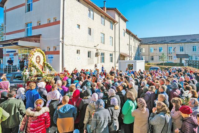 A doua zi de procesiune în Arhiepiscopia Sucevei și Rădăuților cu moaștele Sfântului Ioan cel Nou