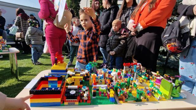 Preșcolari suceveni au construit din piese LEGO „Parcul Șipote – În viitor”