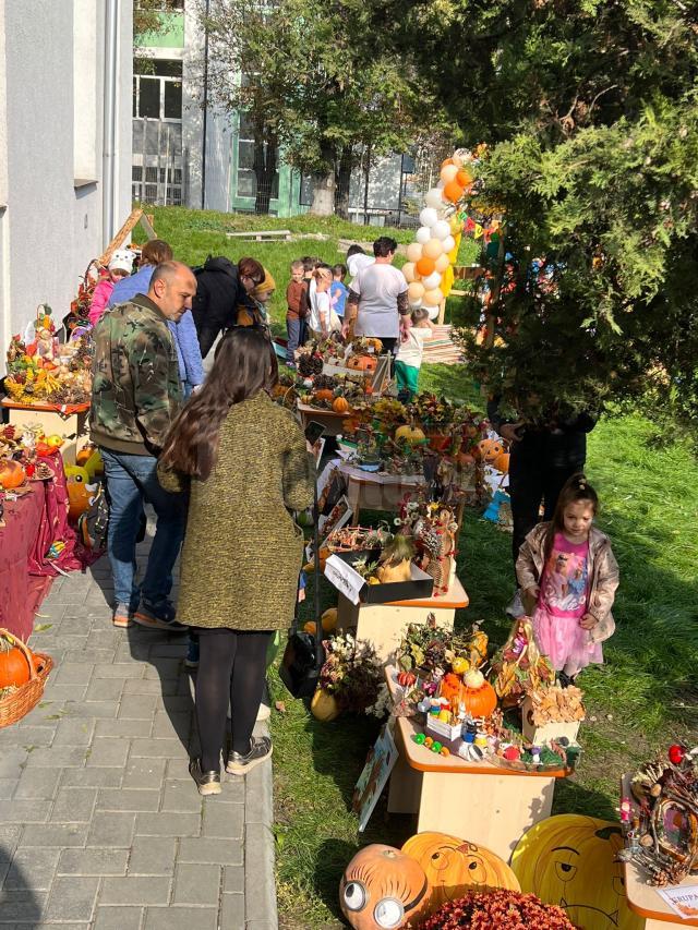 Târgul „Bucuriile toamnei”, la grădinița Colegiului ”Mihai Eminescu”