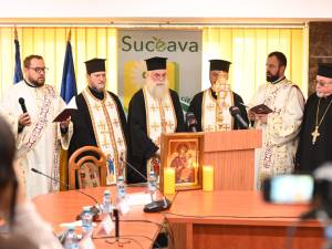 Soborul de preoți care a oficiat slujba de binecuvântare de la Primăria Suceava