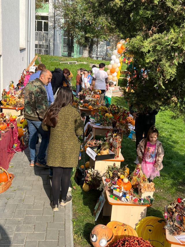 Târgul „Bucuriile toamnei” al grădiniței Colegiului ”Mihai Eminescu”