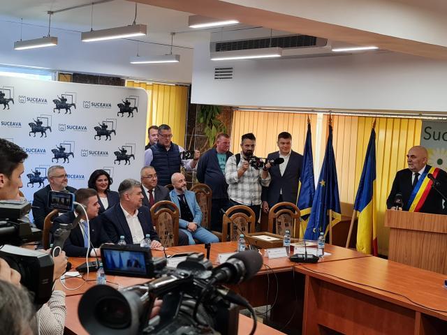 Vasile Rîmbu a ținut primul discurs în calitate de primar al Sucevei, în prezența premierului Marcel Ciolacu și a președintelui CJ Suceava, Gheorghe Șoldan