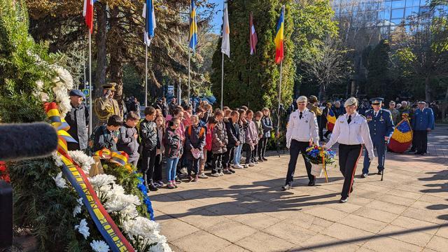 Rîmbu le-a bătut public obrazul președintelui Consiliului Județean, prefectului și parlamentarilor, pentru absența la ceremonia de Ziua Armatei