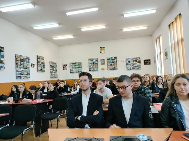 Colegiul Național (CN) „Eudoxiu Hurmuzachi”